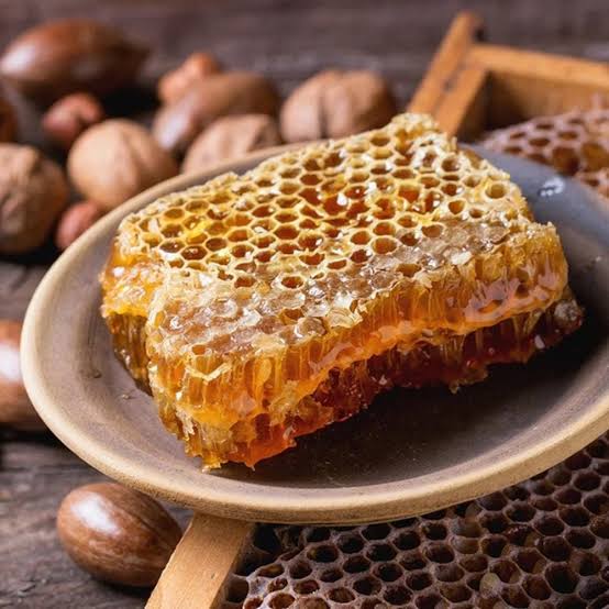 İnsan Eli Değmemiş Kovanlarda Üretilen Karakovan Kaset Bal 1 Kg